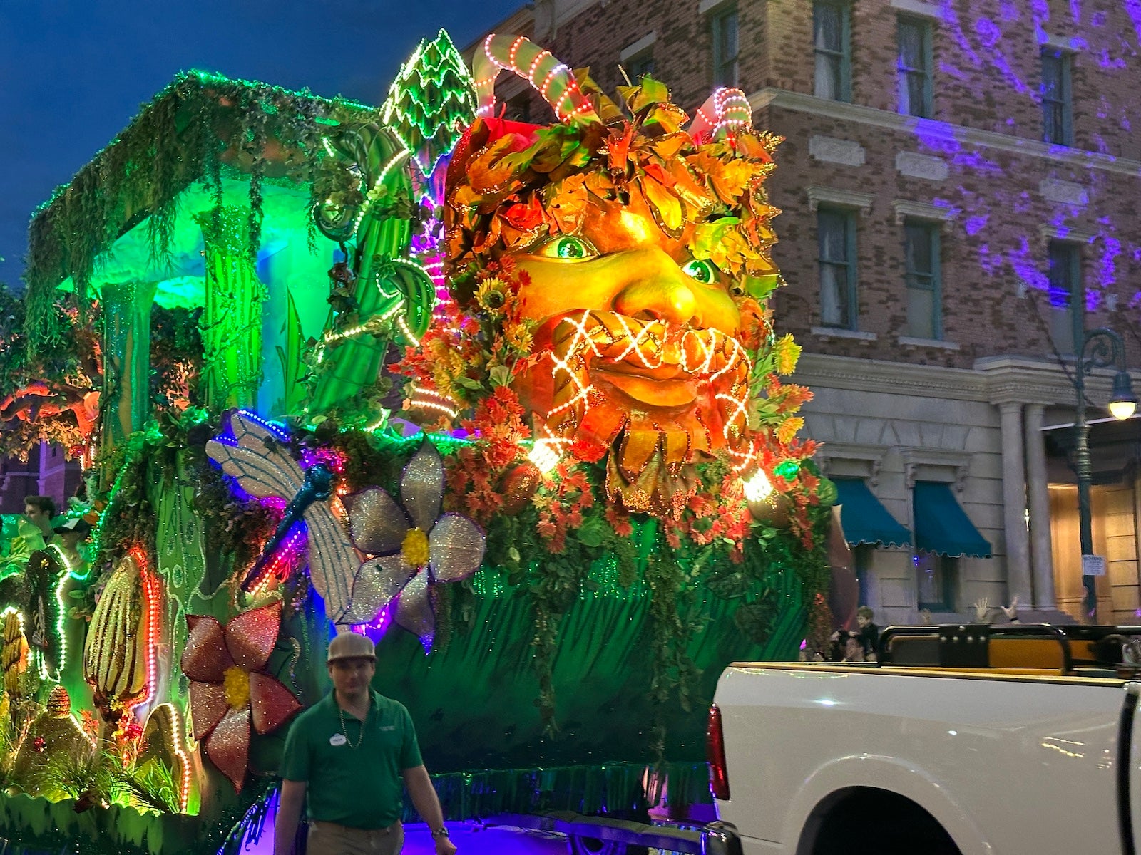 how long is the mardi gras parade universal