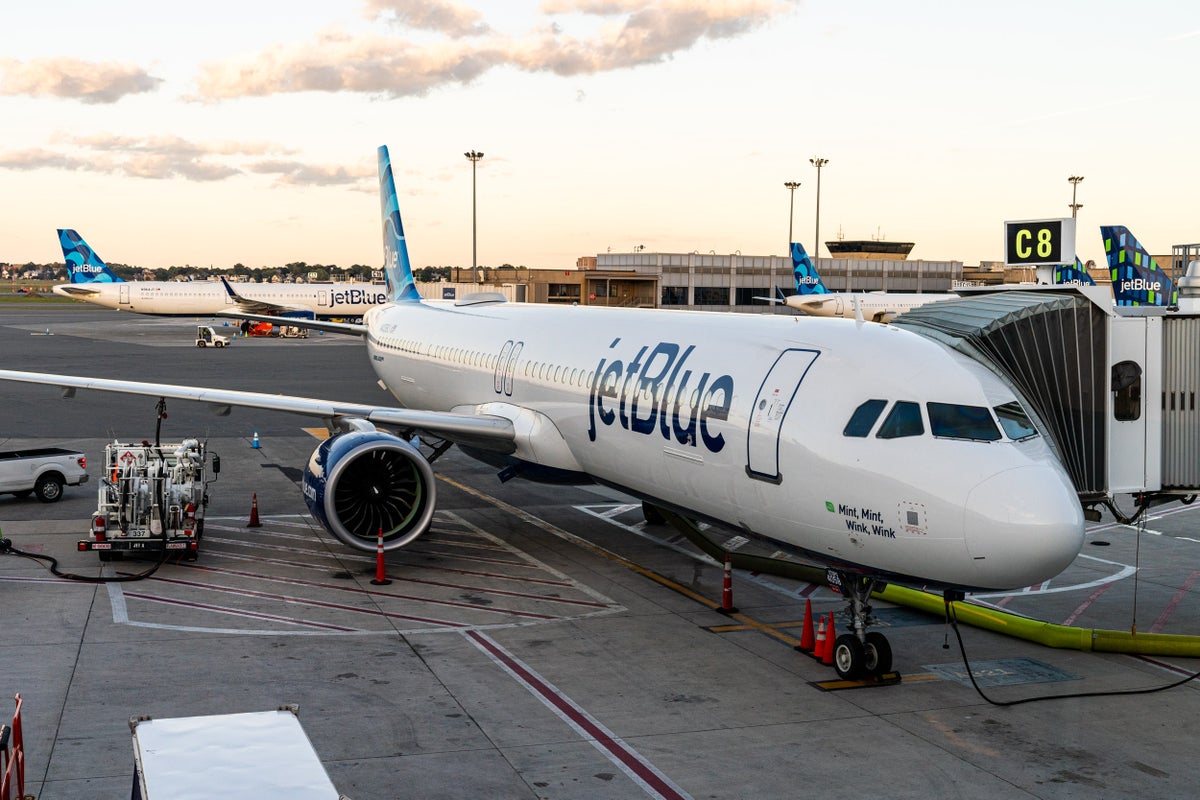 JetBlue to open first airport lounges at New York's JFK and Boston