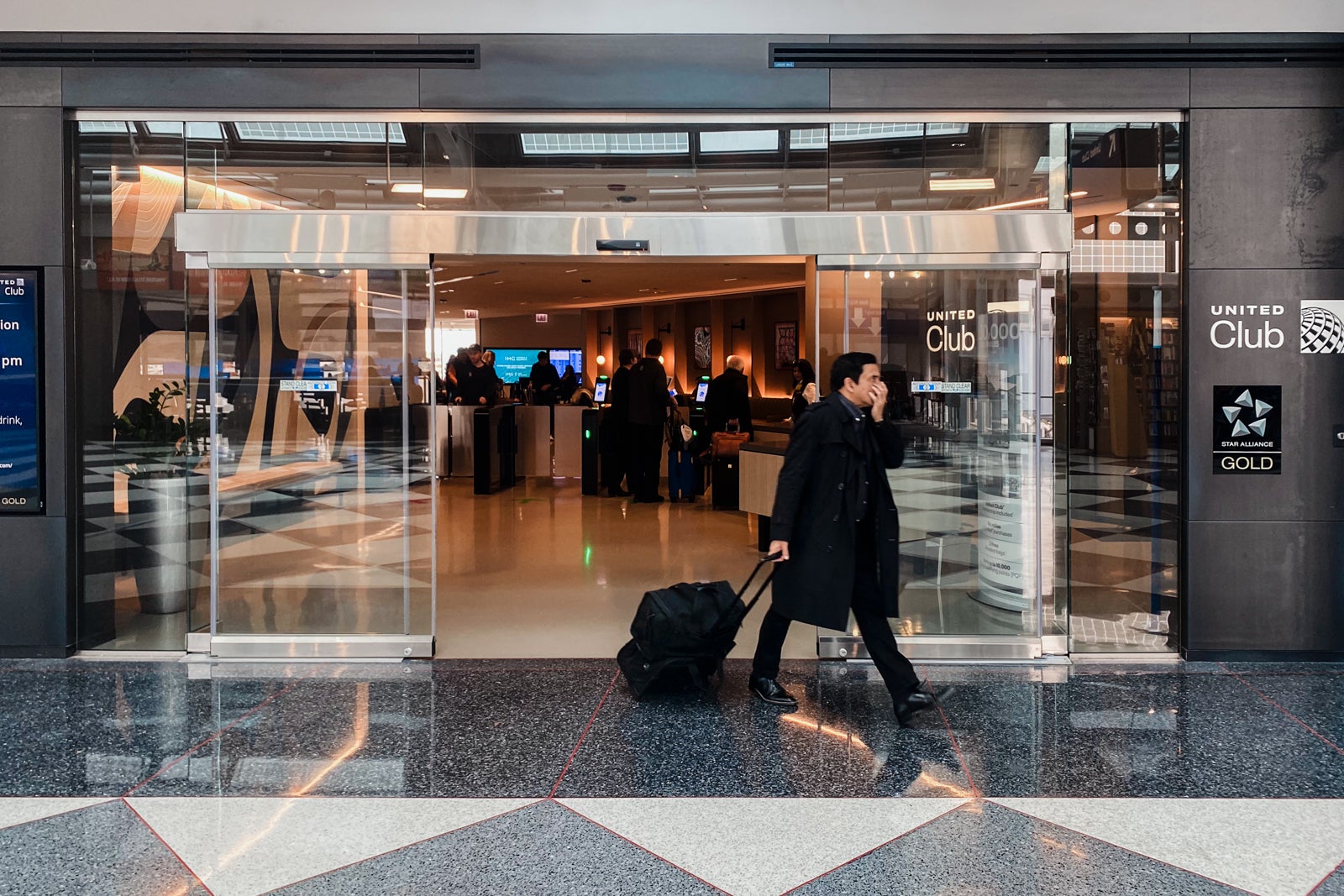 Natural light and space for all A look at O'Hare's newest United Club