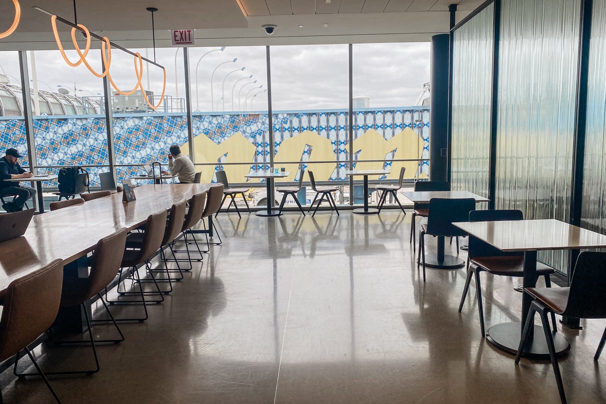 Natural light and space for all A look at O'Hare's newest United Club