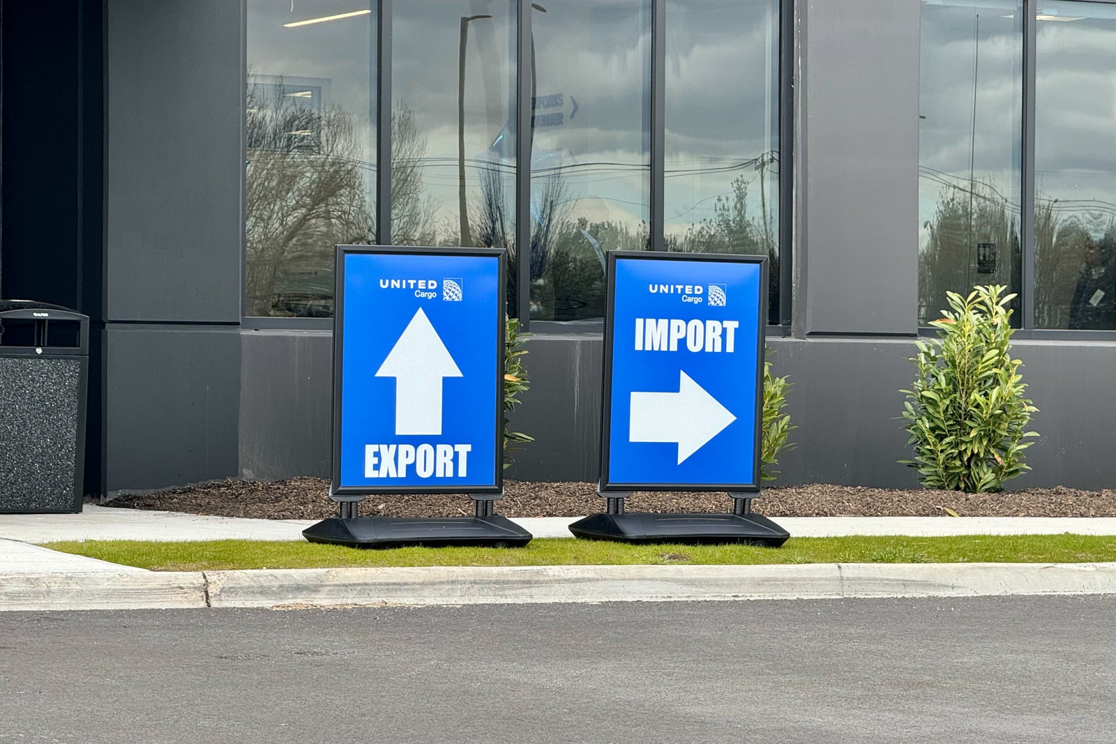 United debuts new cargo facility in Newark — here's a behindthescenes