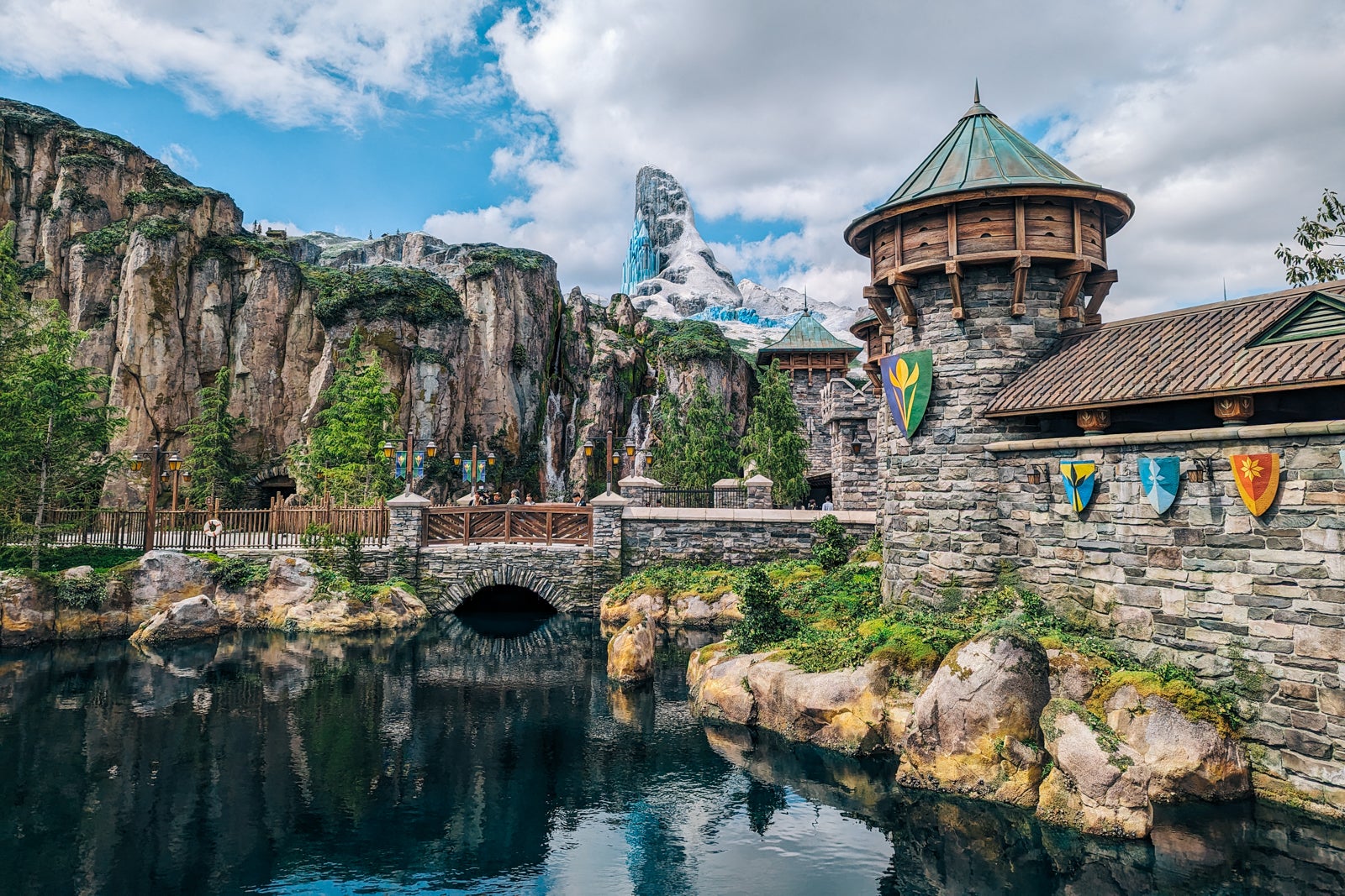 Fantasy Spring Sneak peek of Tokyo DisneySea's new Fantasy Springs rides and hotel ...