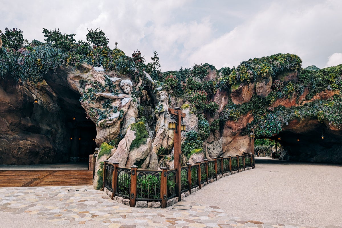 Sneak peek of Tokyo DisneySea's new Fantasy Springs rides and hotel ...
