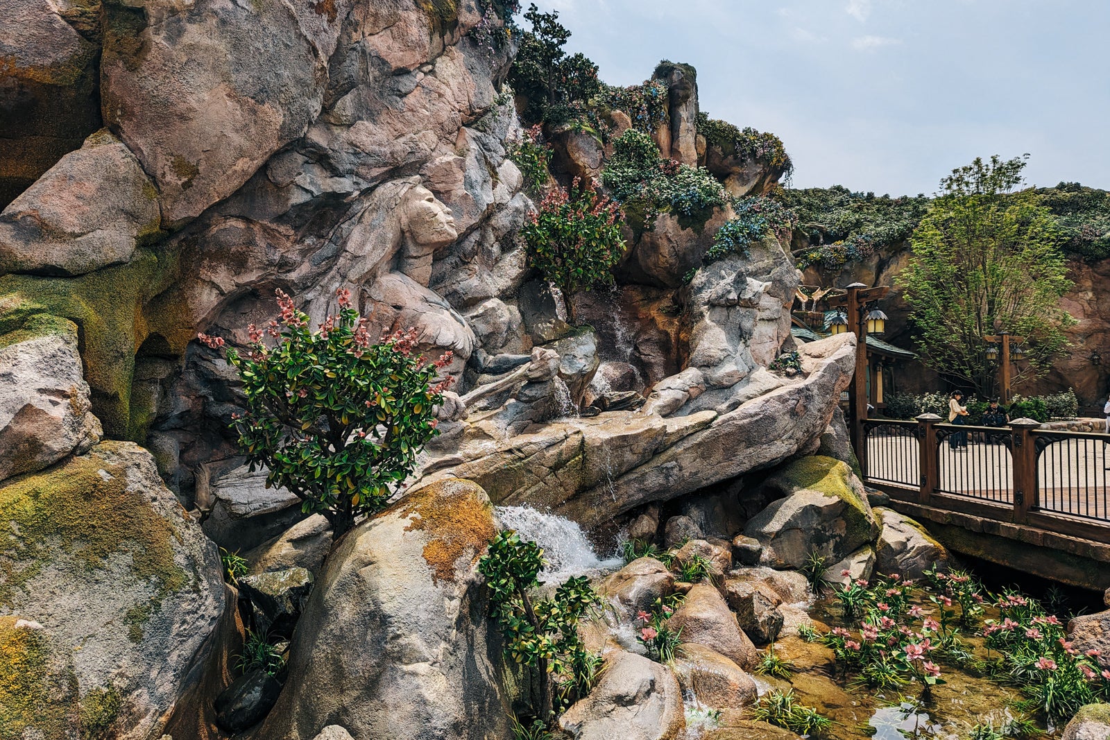 Sneak peek of Tokyo DisneySea's new Fantasy Springs rides and hotel ...