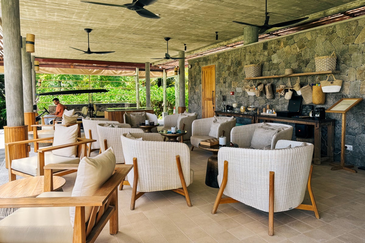 four seasons desroches island seychelles