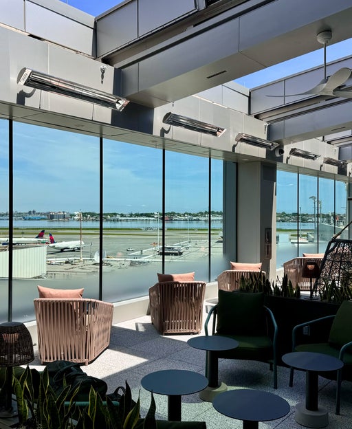 Delta debuts stunning Sky Club expansion in LaGuardia, adds Sky Deck to its largest club yet