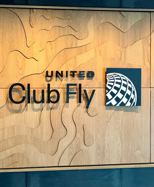 United to open its second grab-and-go Club Fly and largest-ever lounge in Houston