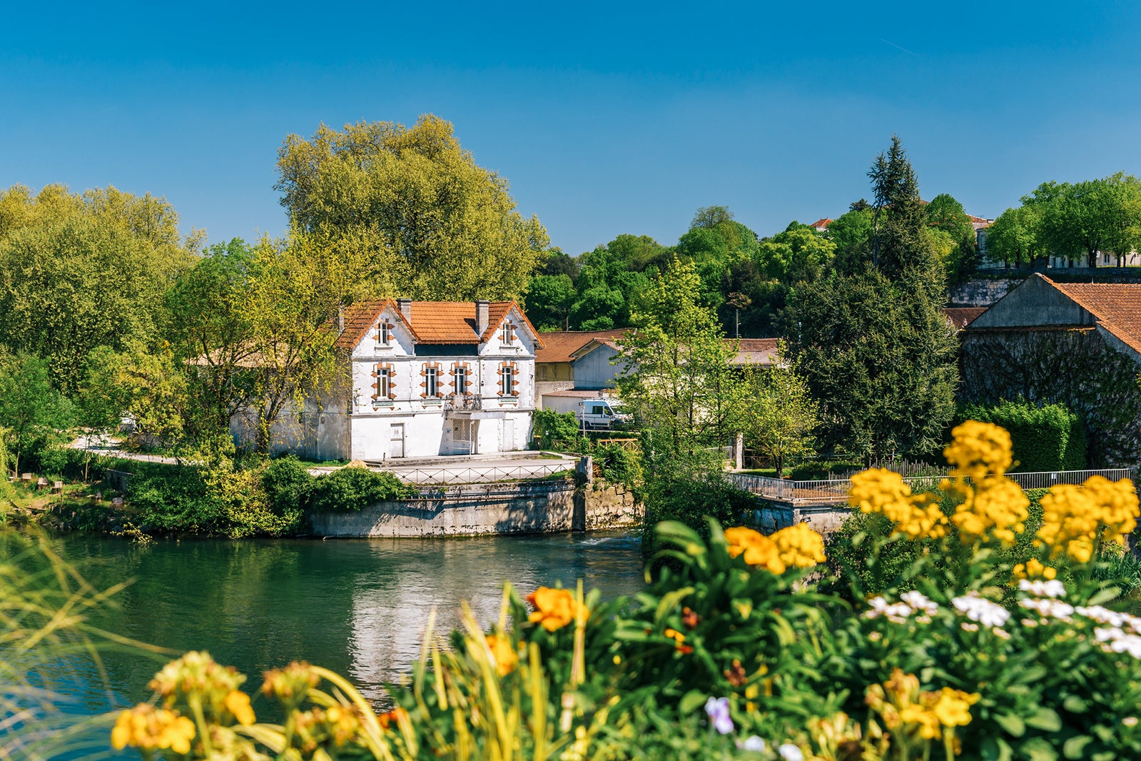 10 gorgeous but underrated French towns - The Points Guy