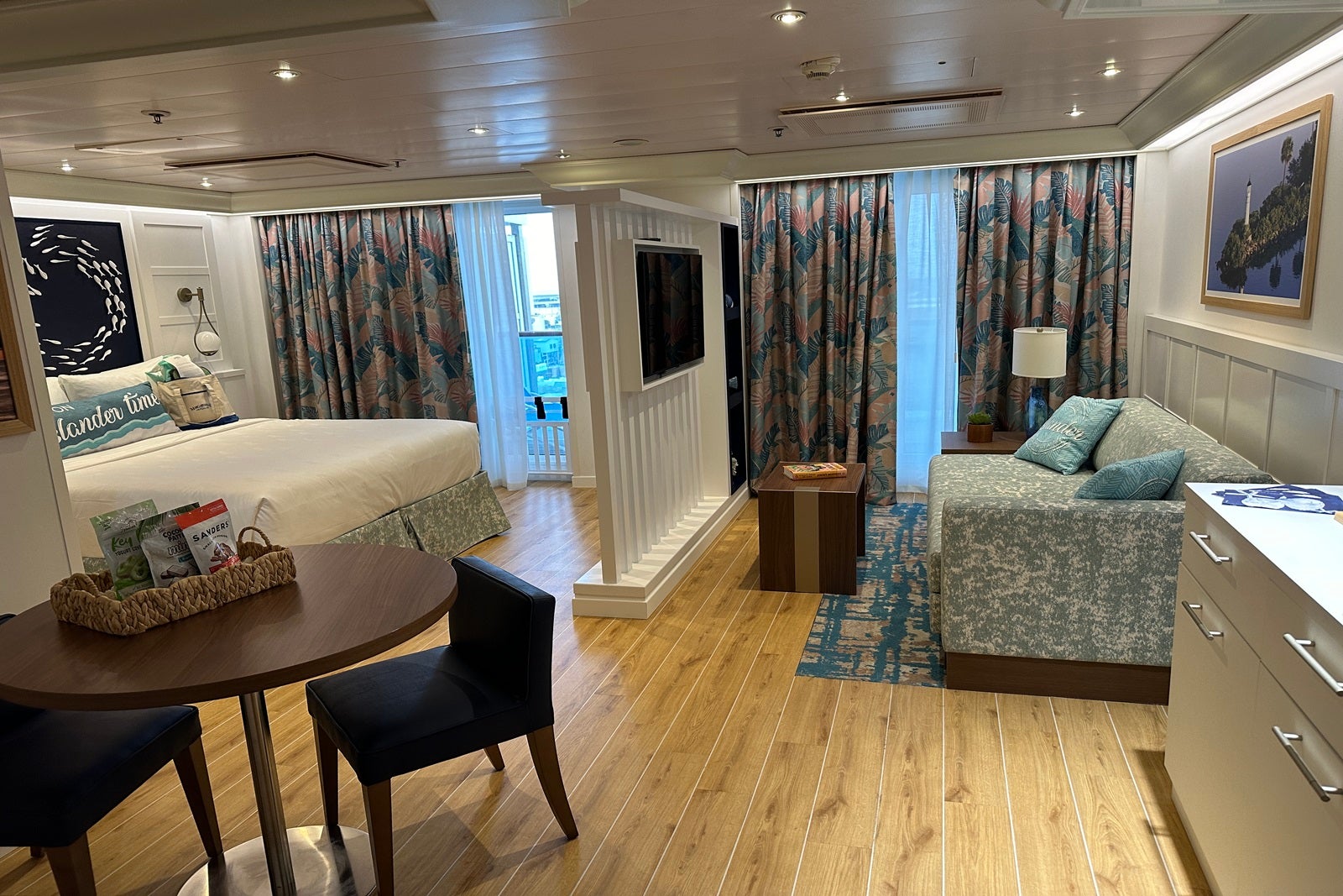 cruise ship cabin decorations