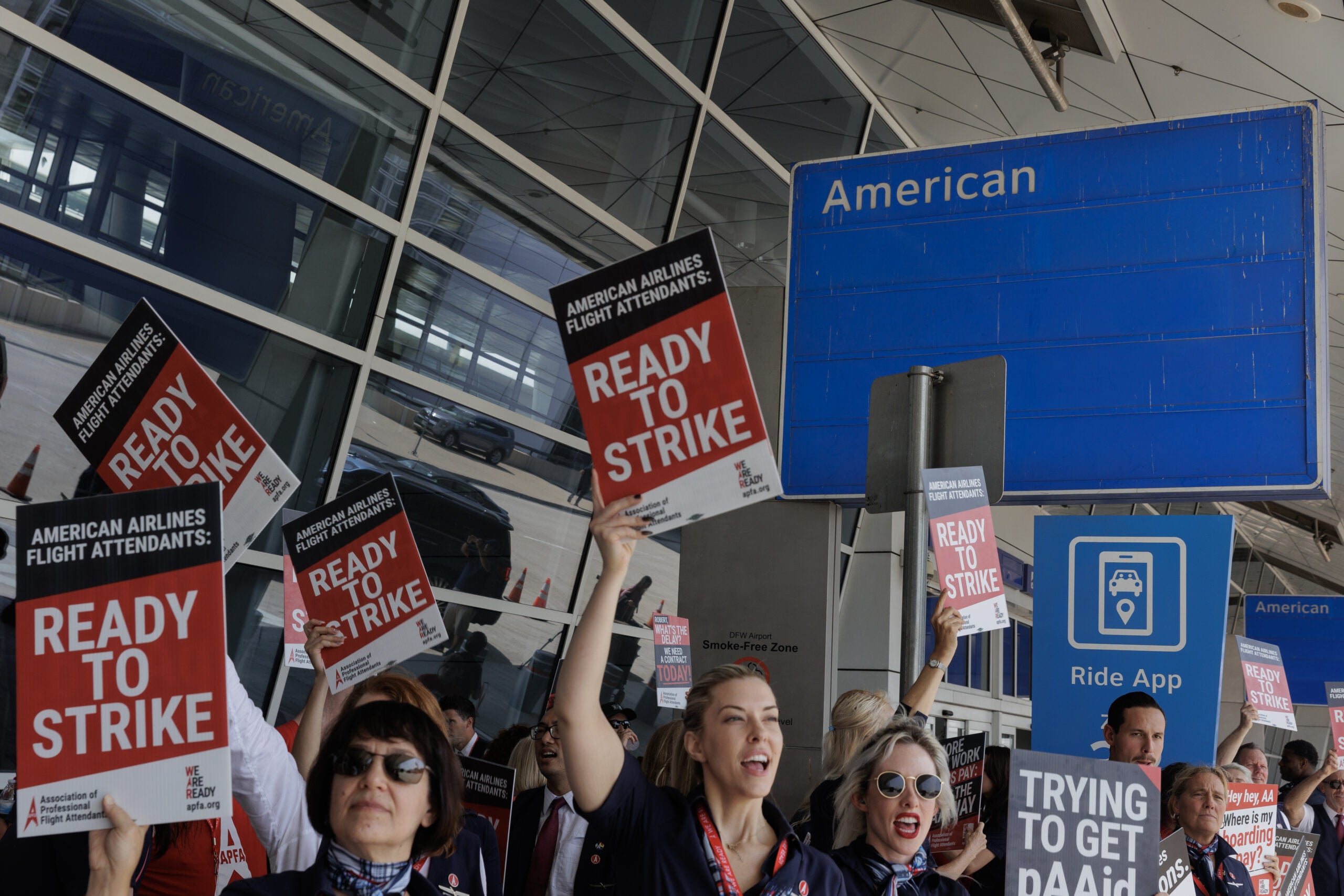 American Airlines flight attendants near strike after Alaska reaches agreement