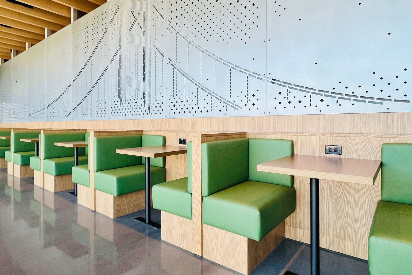 Alaska Airways opened a brand new lounge at SFO — this is what to know
