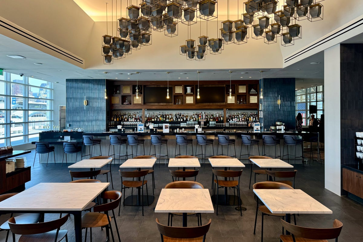 Inside the new Amex Centurion Lounge in DC's Reagan National Airport ...