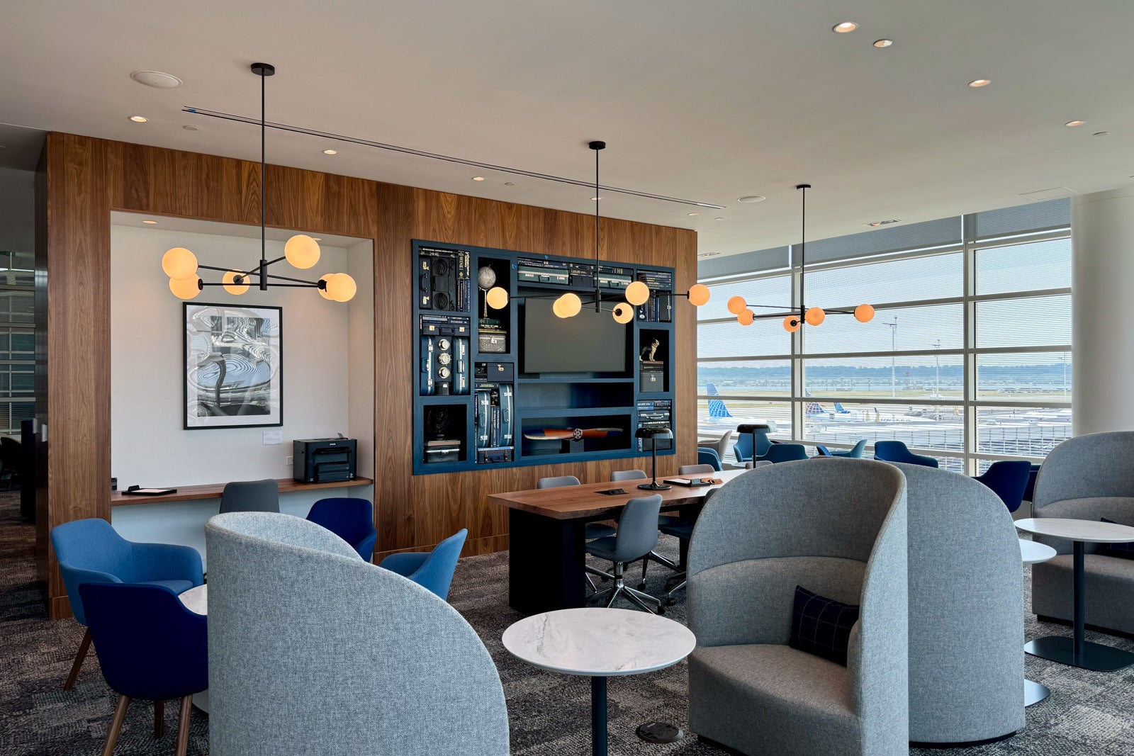 Amex Centurion Lounge DCA