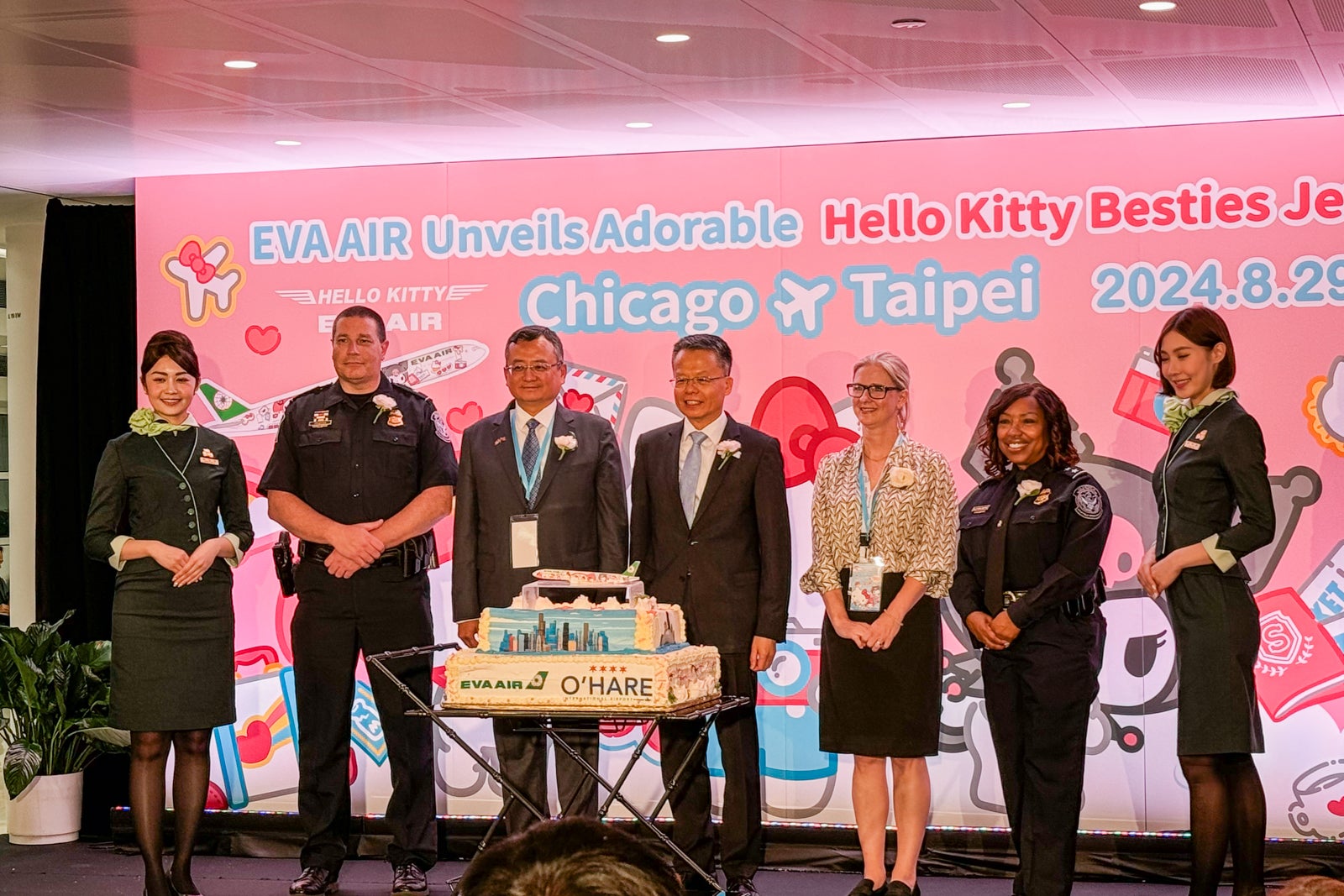 EVA Air estrena el nuevo avión de Hello Kitty en la ruta a Chicago ...