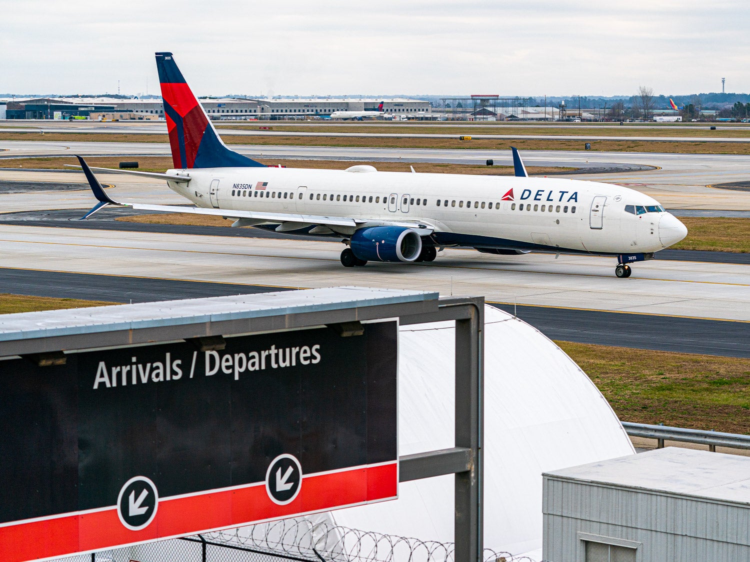 Delta Arrivals Departures ATL-1