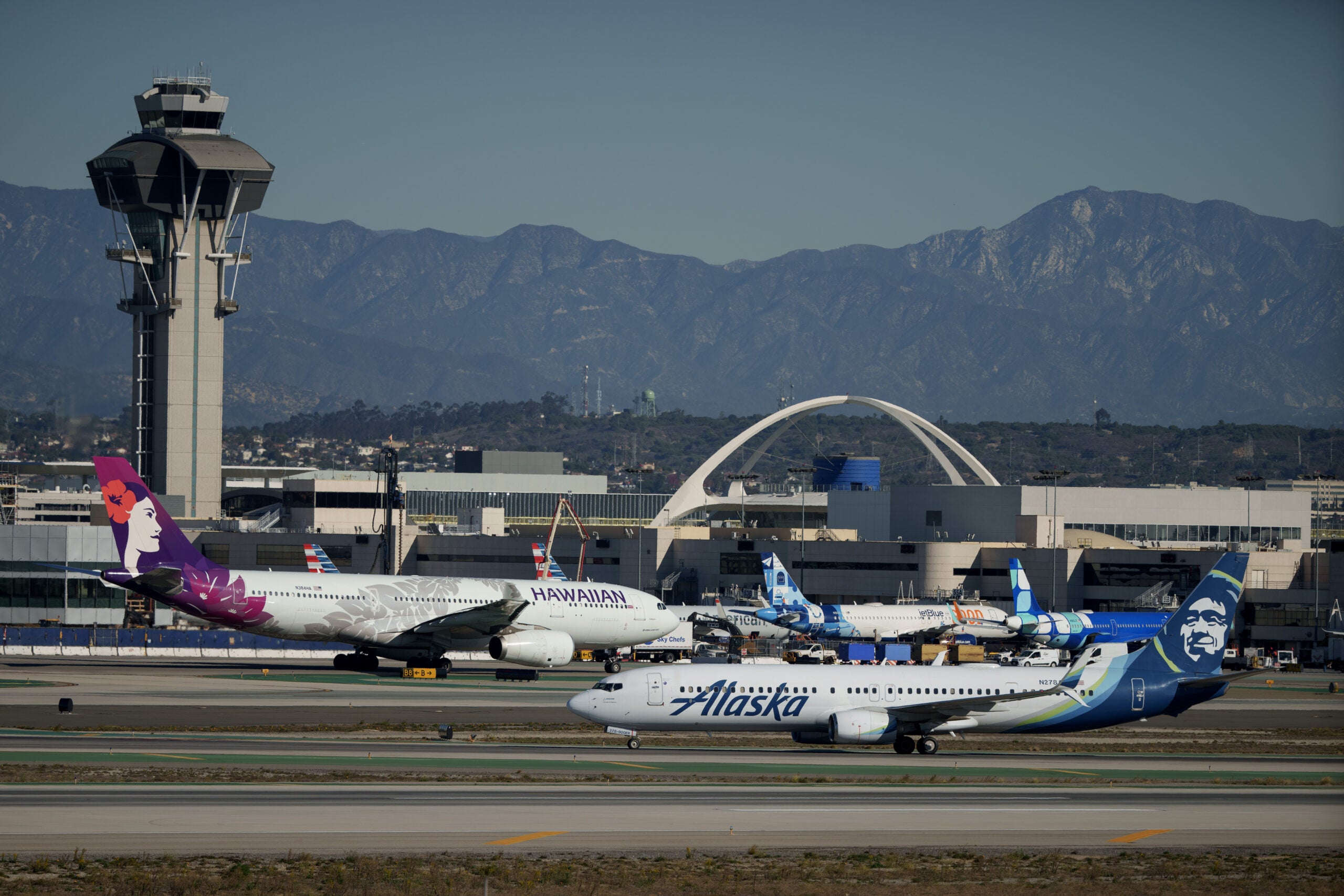 Alaska Airlines Hawaiian Airlines LAX