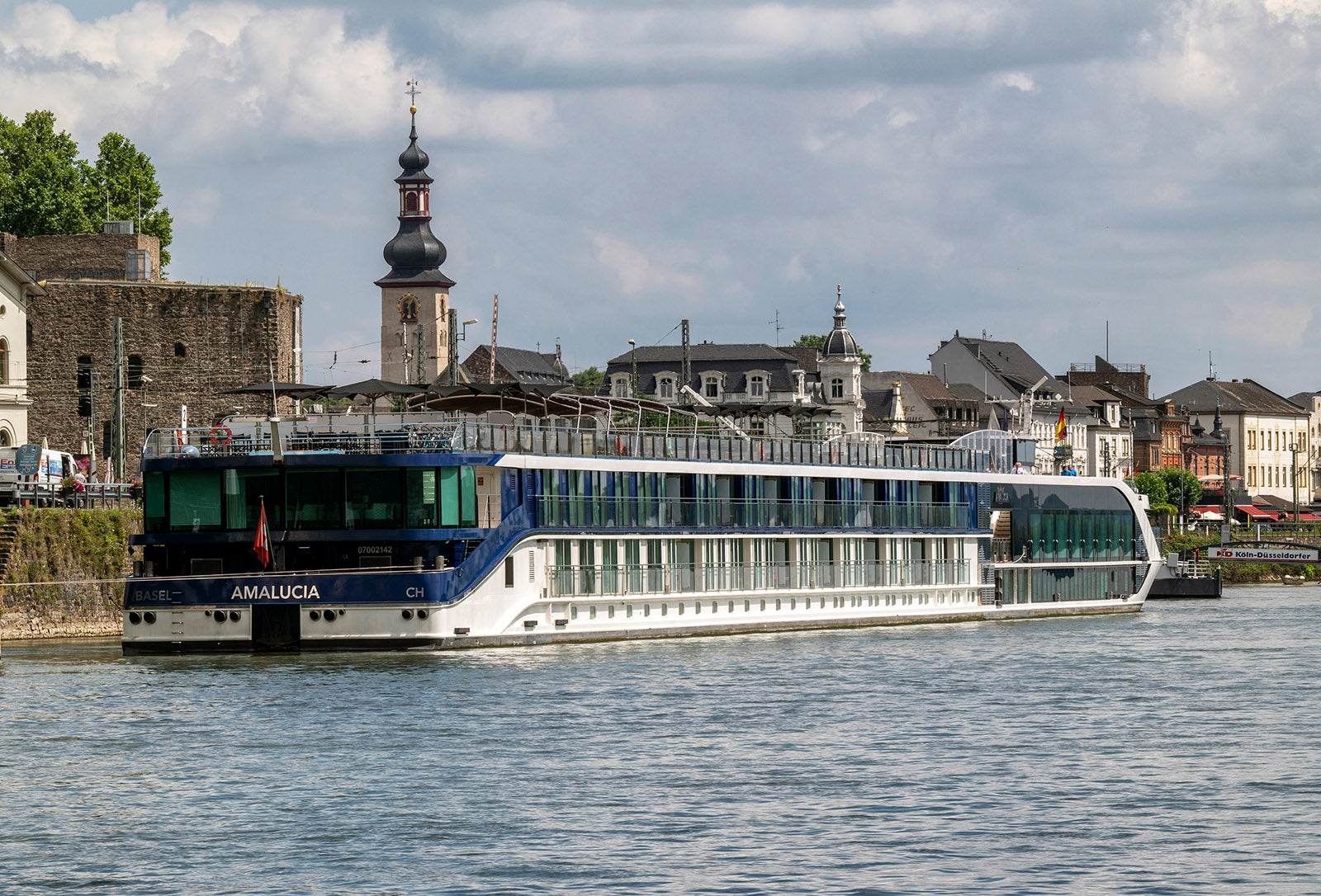 river cruise on the dordogne