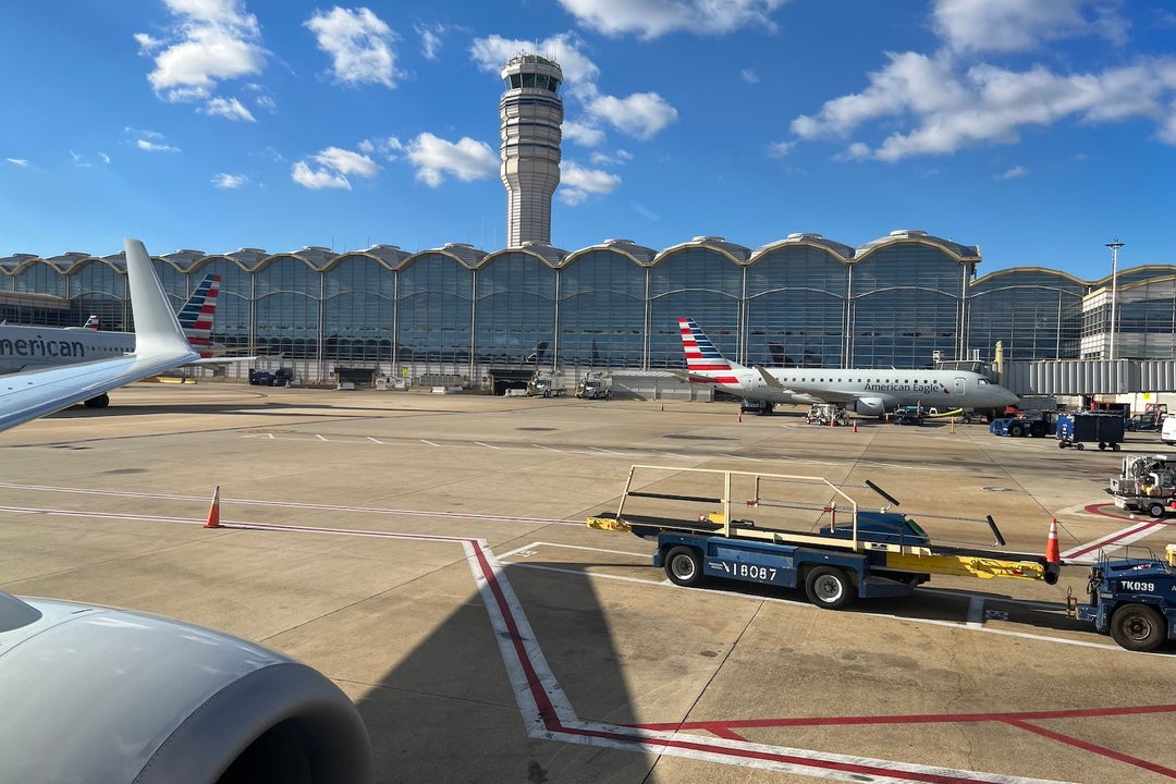 5 airlines win coveted longdistance flights at DCA The Points Guy