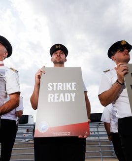 Air Canada braces for imminent pilots' strike; US airlines continue flight attendant negotiations