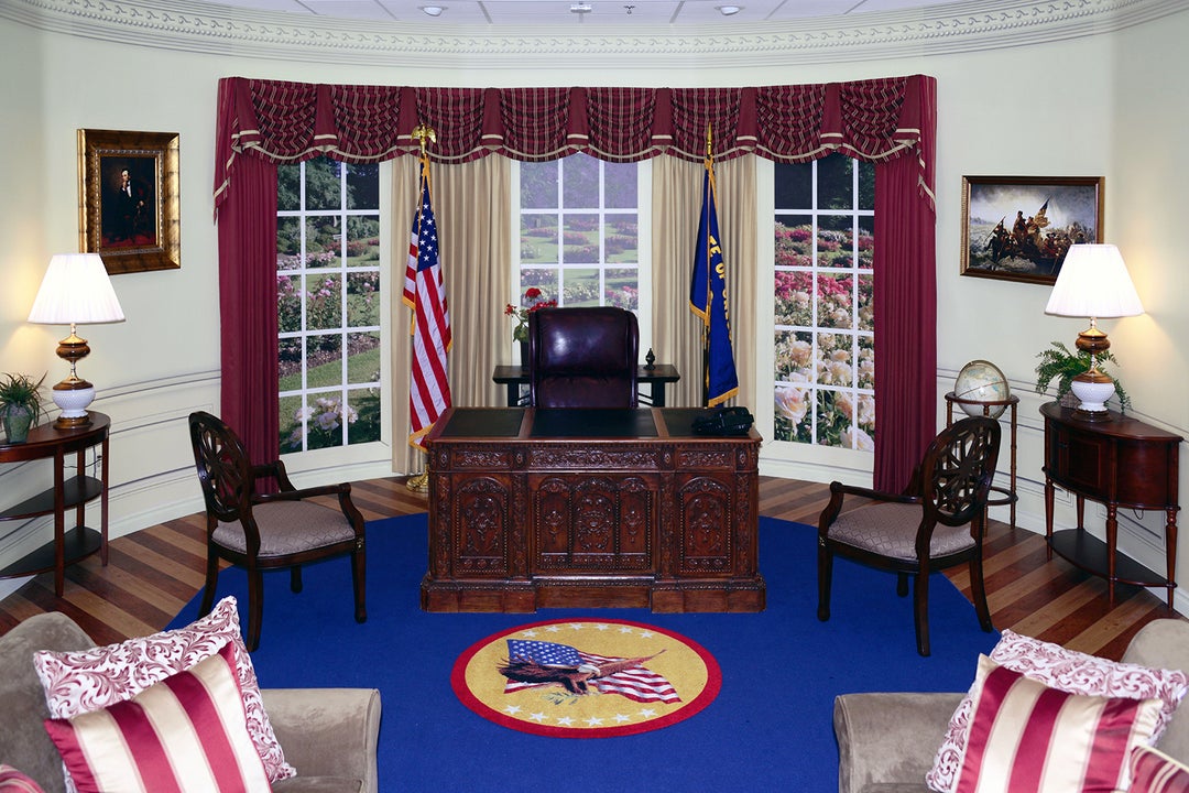 This small southern Oregon airport rents out the Oval Office The