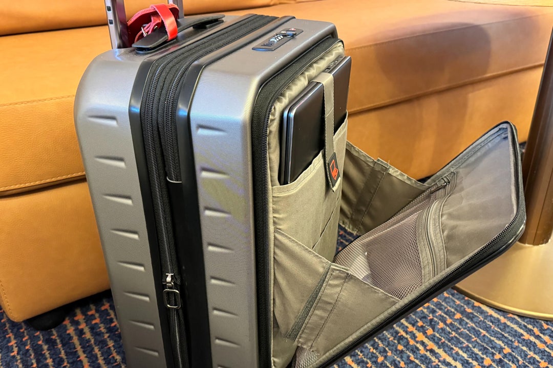 Flying to your cruise with carryon baggage vs. delivery baggage Which