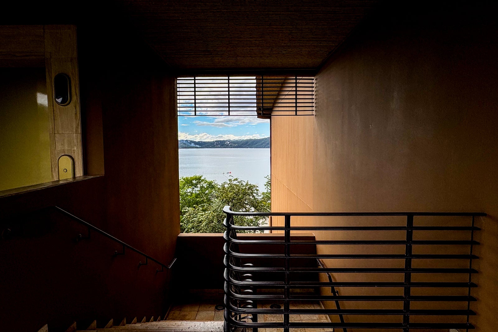 20241212 FSCR ERosen Four Seasons Papagayo Costa Rica building stairs