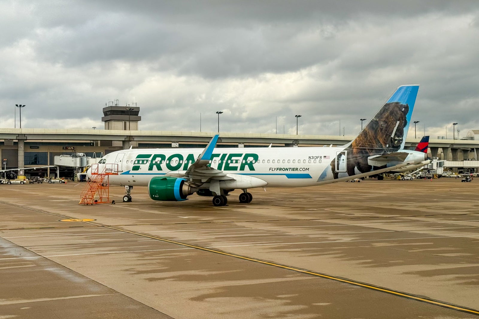 Frontier tries to poach Southwest flyers with free-bag deal - The Points Guy