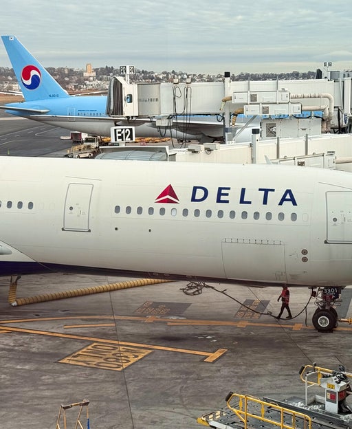 Delta updates mobile app with Live Activity support and more