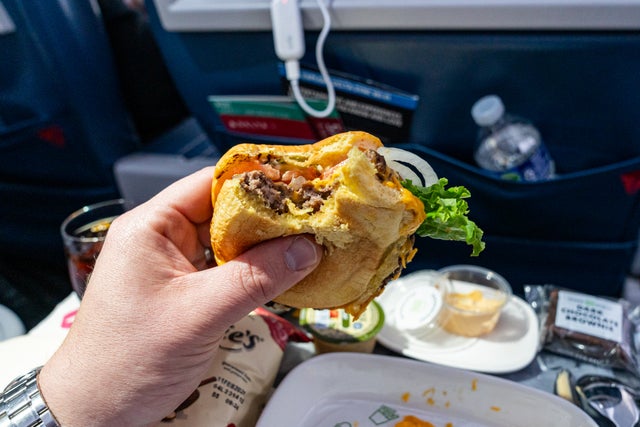 We Tried Delta's Shake Shack Burger In The Sky. Is It Good? - The 