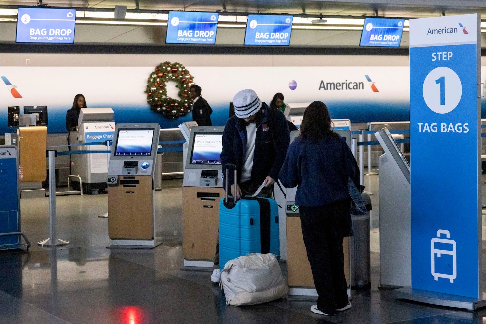 Vacation air journey snarled by thunderstorms