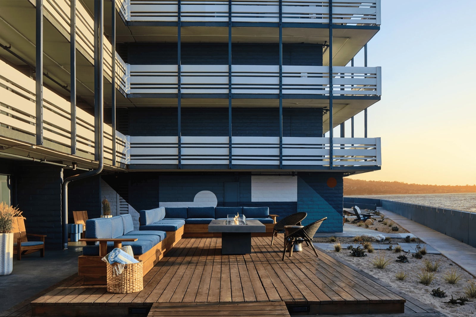 20250213 Best New Points Hotels for Families trp mrymb exterior firepit mural resized 66c38ce4eb024Monterey Beach Hotel CREDIT MONTEREY BEACH HOTEL 10