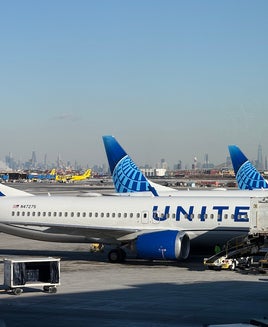 FAA orders Newark flight reductions as travel woes could spill into busy holiday weekend