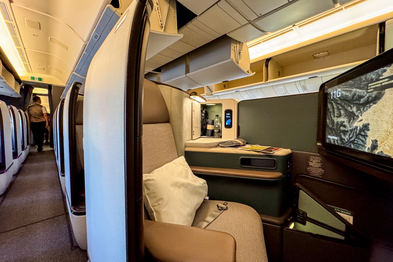 20250317 Cathay Pacific Aria Suite Erosen seats center eye level