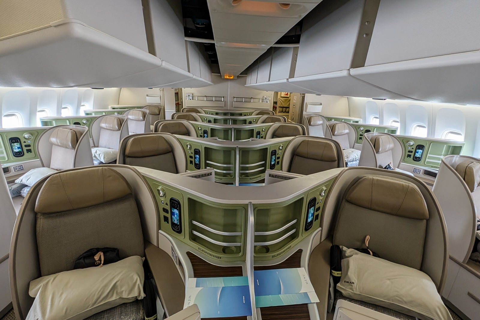Feels more like first class: A review of EVA Air business class on the 777-300ER from Taipei to London