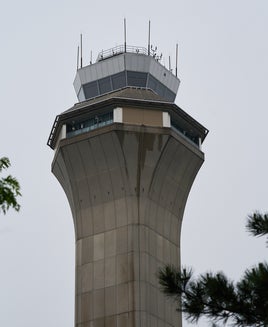Newark hit by another ATC outage as flight delays keep piling up. Should you avoid the airport?