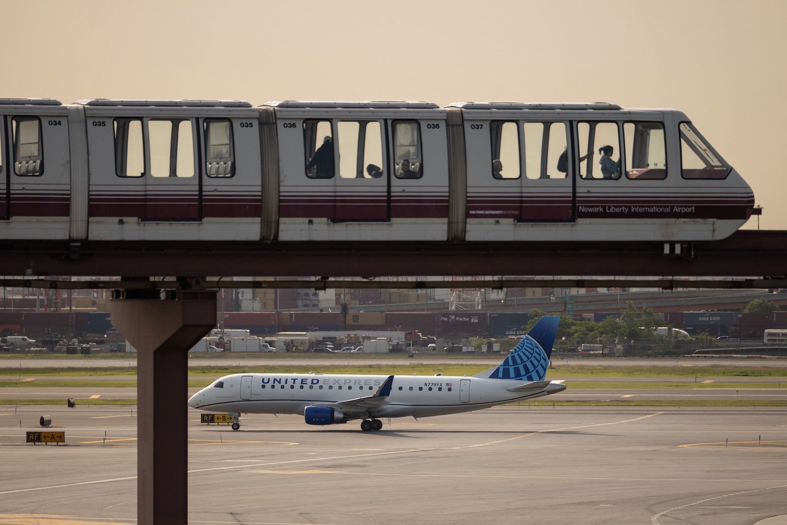 A United Express Jet at EWR