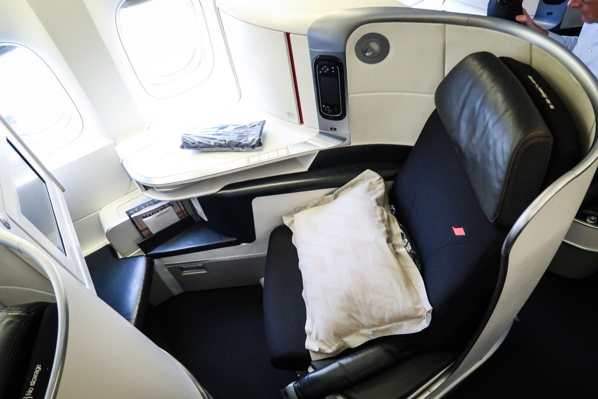 C'est (Almost) Chic: A Review of Air France's 777-300ER in Business ...