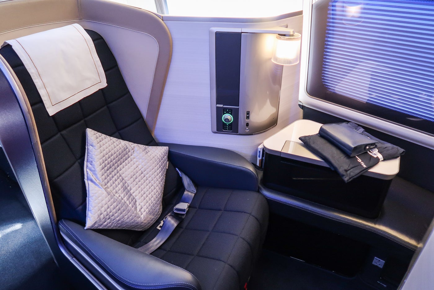Review British Airways First Class on the 777 LHRAUH