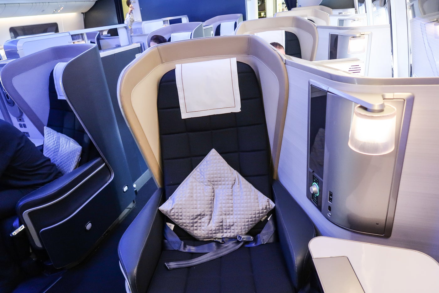 Review British Airways First Class on the 777 LHRAUH